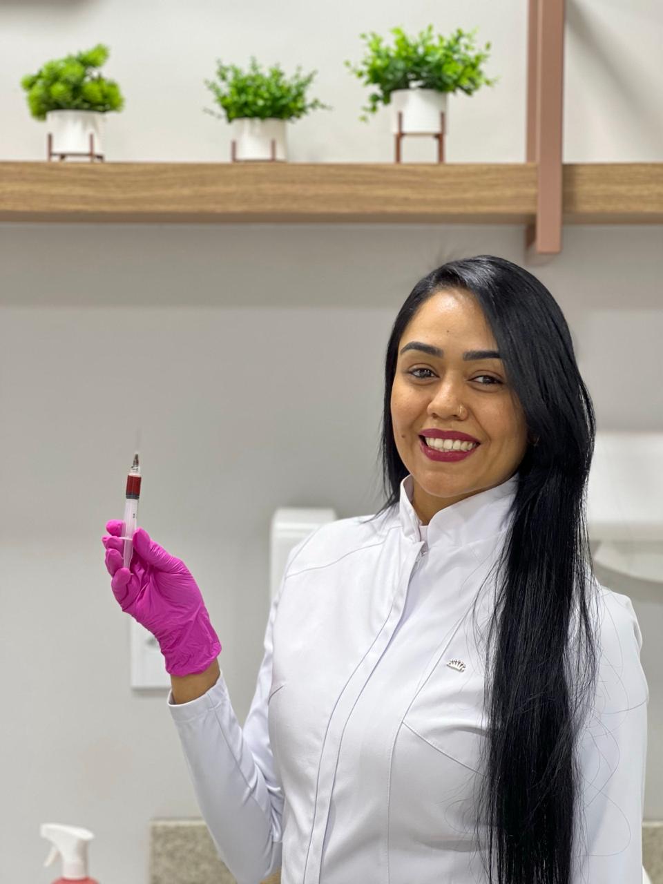 Dra. Waldirene, fisioterapeuta estética da Sthetic Center em Águas Claras, CREFITO 203084-F